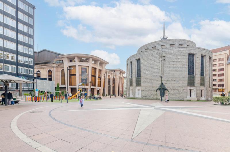 Foto 19bd7835-28e7-4baf-b954-4bab37adeb52. Local comercial a calle calle de gonzález besada a Oviedo