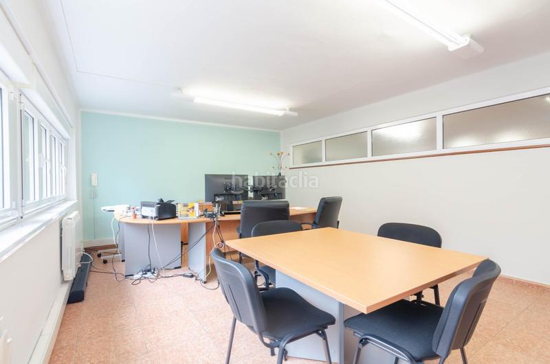 Foto 539585bf-2e2f-4359-950f-0c0464d3b1d6. Local comercial a calle calle de gonzález besada a Oviedo