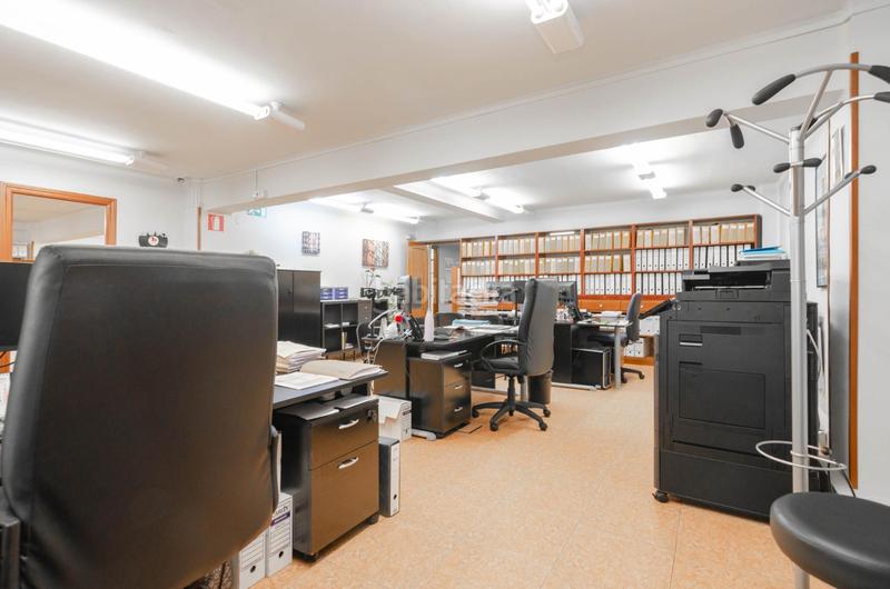 Foto 5a973831-6f5b-4d84-948a-699b13f9ea7e. Local comercial a calle calle de gonzález besada a Oviedo