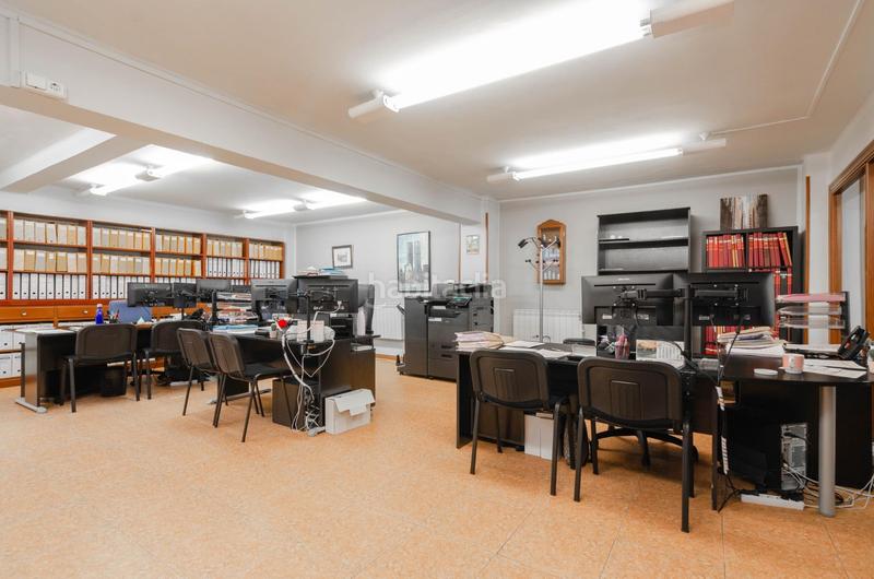 Foto 9ba2db68-1ff1-4aff-8213-7ac0a4304eba. Local comercial a calle calle de gonzález besada a Oviedo