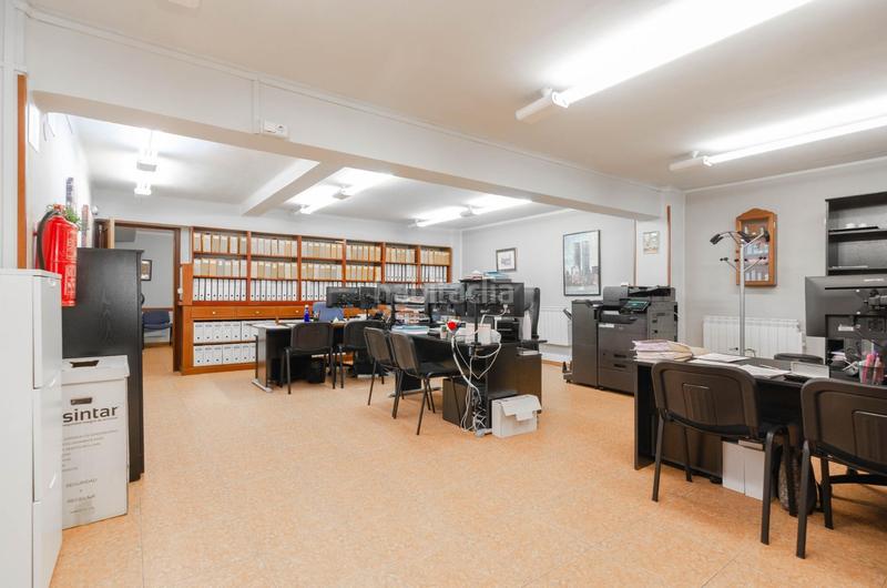 Foto a9e2a6a1-0a8c-400a-a8a4-74ed40db512a. Local comercial a calle calle de gonzález besada a Oviedo