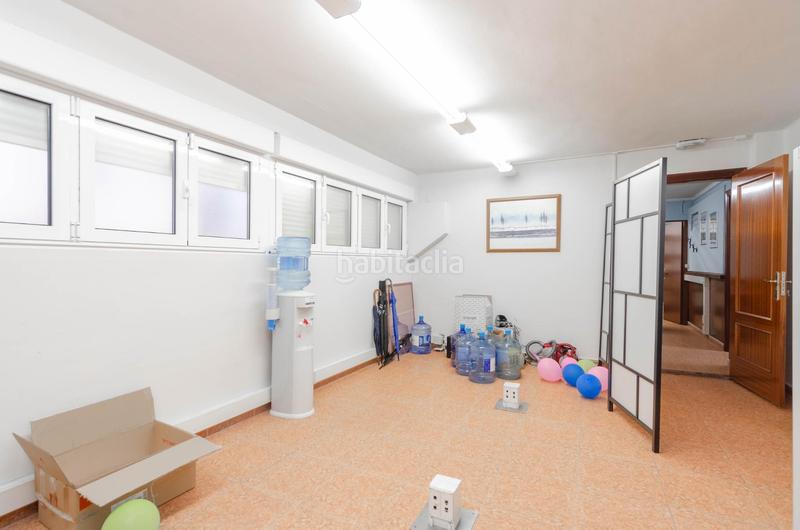 Foto b989537c-fcb5-4232-8c33-74e40b66edca. Local comercial a calle calle de gonzález besada a Oviedo