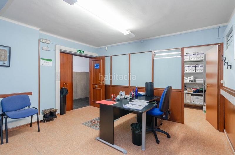 Foto bfb7001e-f3bd-4448-a622-93a49198e9f1. Local comercial a calle calle de gonzález besada a Oviedo