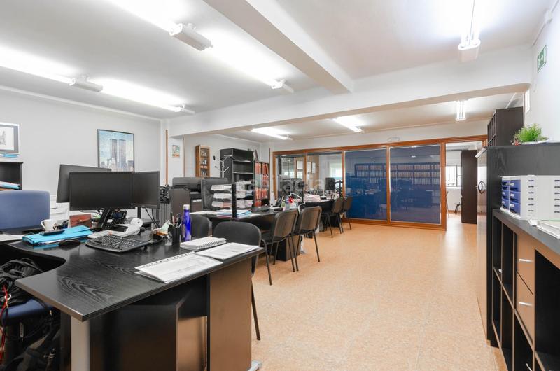 Foto d0c51625-7cff-4070-8770-f83560eeb236. Local comercial a calle calle de gonzález besada a Oviedo