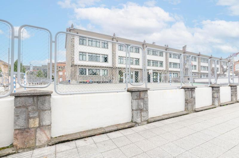 Foto fd2e5c37-f6bf-41d5-a450-8e154a4a4545. Local comercial a calle calle de gonzález besada a Oviedo