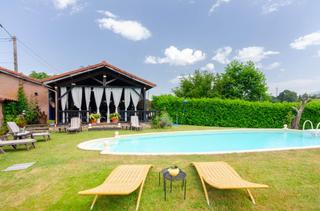 Casa aparellada a Lugar felechin 7. Casa asturiana pareada con piscina privada