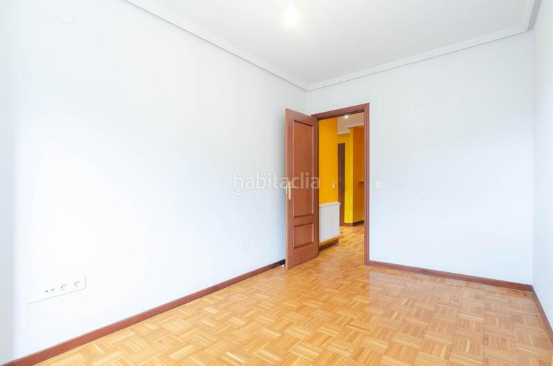 Foto 39c33e85-11c2-4167-9564-6e46b47f32e2. Piso en calle santa ana 33 el pisazo familiar que estabas buscando en el entrego! en San Martín del Rey Aurelio