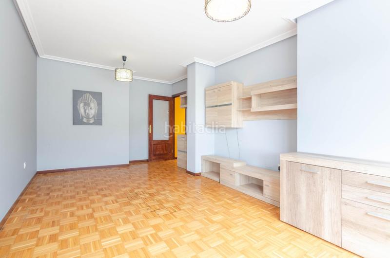 Foto 45f373df-a8ac-44c7-a639-a486b6feb2d3. Piso en calle santa ana 33 el pisazo familiar que estabas buscando en el entrego! en San Martín del Rey Aurelio