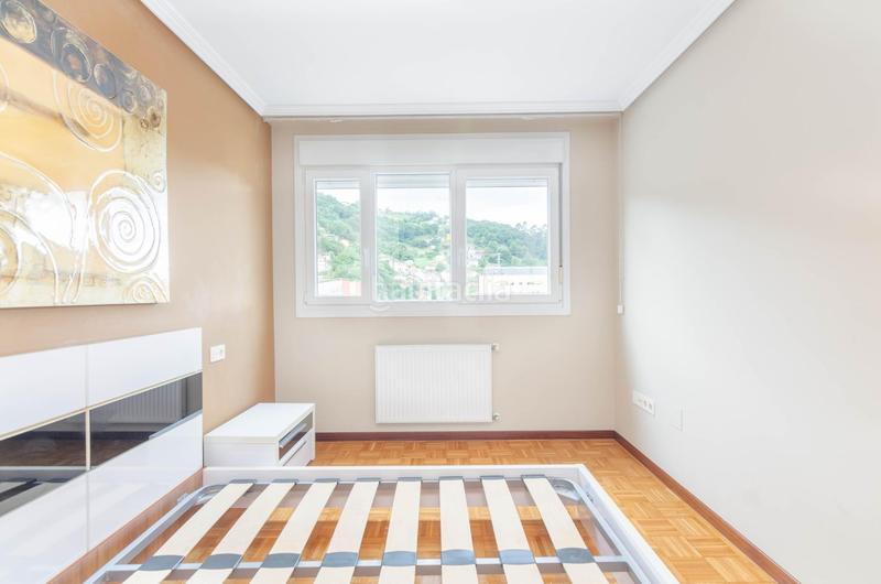 Foto e9c30cee-7aa1-4c2b-aaa4-859632d5ec7f. Piso en calle santa ana 33 el pisazo familiar que estabas buscando en el entrego! en San Martín del Rey Aurelio