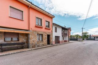 Casa a Lugar llames de baxu 0. Casa con terreno en venta en llames de abajo nava