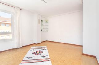 Pis a Calle de jorge tuya 4. Vivienda de tres habitaciones con dos plazas de garaje en la zon