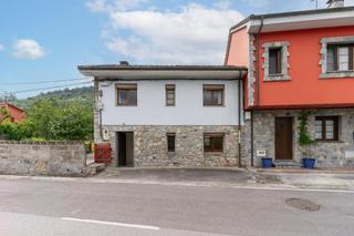 Casa adossada a Lugar vegalencia 31. Casa con parcela en ribera de arriba