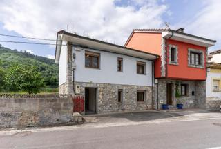 Casa adossada a Lugar vegalencia 31. Casa con parcela en ribera de arriba