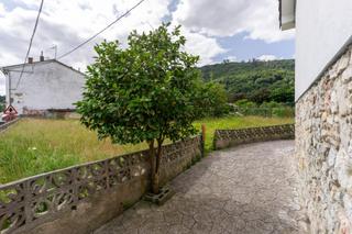 Maison jumelée à Lugar vegalencia 31. Casa con parcela en ribera de arriba