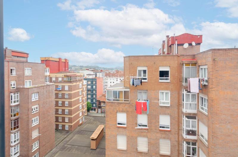 Foto aa3dba5d-99c7-4885-8ca8-11ca57a4afd7. Piso en calle de margarita xirgú 10 piso ubicado en el eje comercial de La Calzada en Gijón