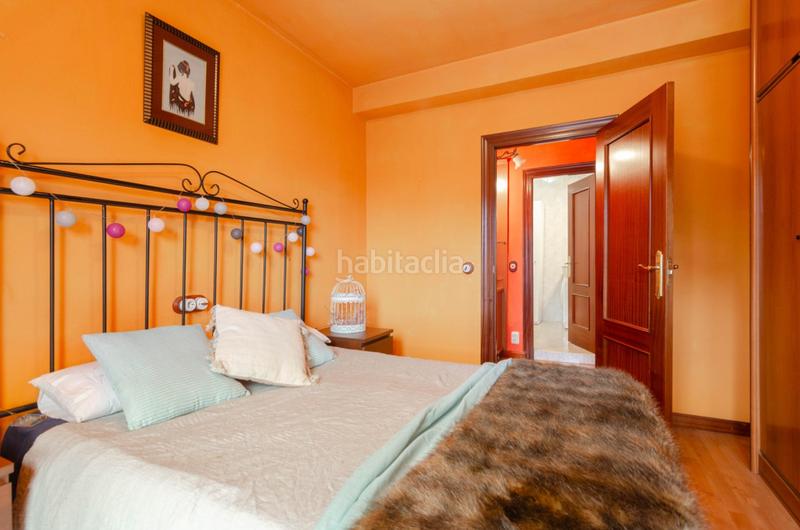Foto af34b982-77a4-4648-b852-520223eeb4ef. Piso en calle de margarita xirgú 10 piso ubicado en el eje comercial de La Calzada en Gijón