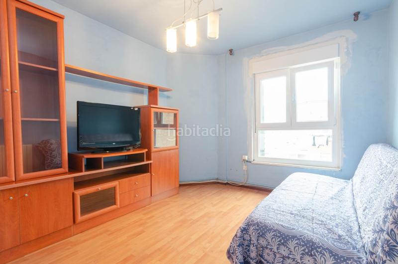 Foto b05ea29a-5c9b-49f4-9b24-759b9ed4be74. Piso en calle de margarita xirgú 10 piso ubicado en el eje comercial de La Calzada en Gijón