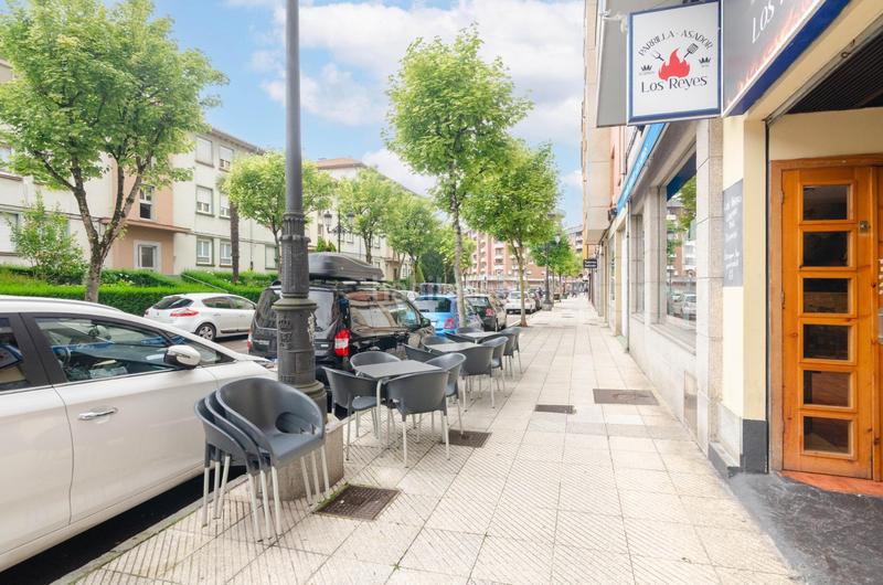 Foto 9d461053-6449-487f-bb25-5e6b13c92159. Location local commercial dans puerto tarna 17 dans Oviedo
