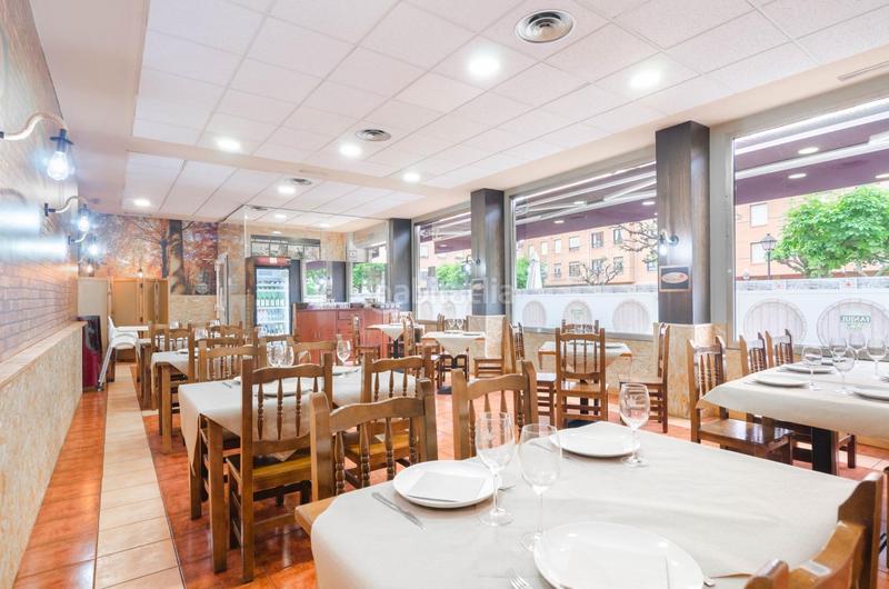 Foto f9e8d442-0ce0-4ff3-9392-5ff7be0c55c8. Location local commercial dans puerto tarna 17 dans Oviedo