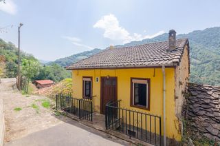 Casa a Lugar huertomuro 7. Casita con vistas independientes en huertomuro, concejo de aller