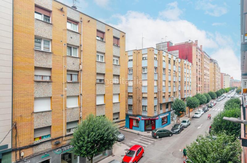 Foto 4f922a65-8601-4d79-9638-3d3e2367dd6f. Piso en calle del roncal 4 piso de 3 habitaciones en el llano en Gijón