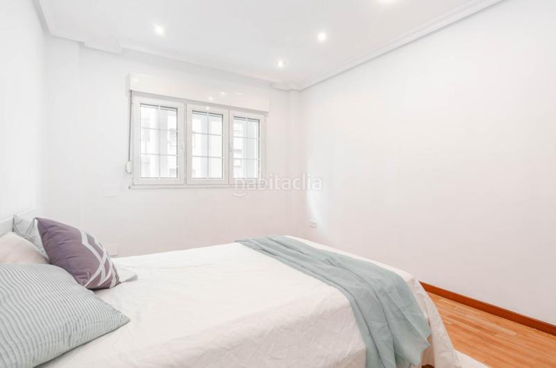 Foto 9ef6ef5a-738f-4721-b70d-4ab692a70461. Piso en calle del roncal 4 piso de 3 habitaciones en el llano en Gijón