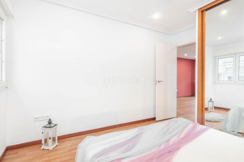 Foto aa4b60e9-3eb5-45a8-b09f-a933a32543e5. Piso en calle del roncal 4 piso de 3 habitaciones en el llano en Gijón