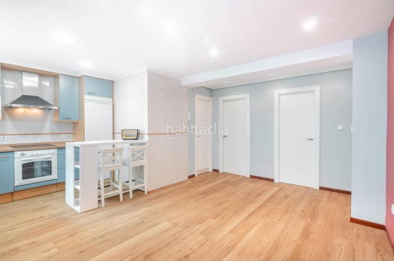 Foto c5e3fb6f-1133-4adb-8270-fa2977fd3214. Piso en calle del roncal 4 piso de 3 habitaciones en el llano en Gijón