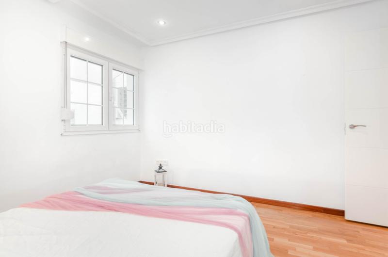Foto ccd3088b-d622-4c48-a745-d56336705fc6. Piso en calle del roncal 4 piso de 3 habitaciones en el llano en Gijón