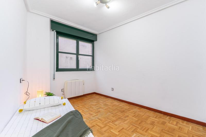 Foto c794ca94-e6f6-4e35-bd18-3d4c752ec305. Piso en calle doctor marañon 28 piso con terraza en La Felguera en Langreo
