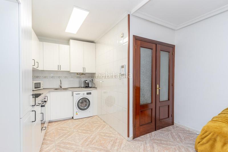 Foto caea0ccf-526a-424e-9de0-a13b47a336a9. Piso en calle doctor marañon 28 piso con terraza en La Felguera en Langreo