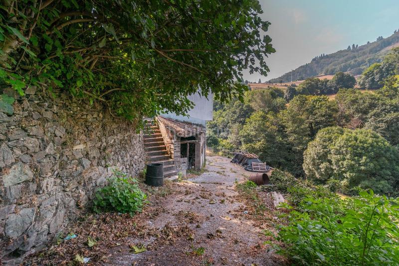 Foto 2334a5b5-4bed-4bd1-a8db-6e2be0575cf1. Terreny residencial a avenida leitariegos 40 a Cangas del Narcea