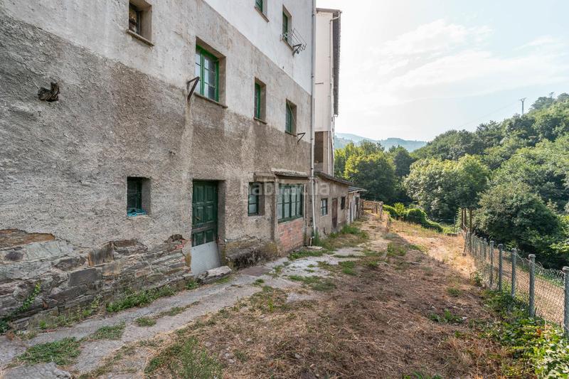 Foto 2afb51ae-46a8-49c2-8e89-39c5ab2cb069. Terreny residencial a avenida leitariegos 40 a Cangas del Narcea