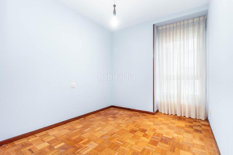 Foto 020e7484-f297-4f96-a643-113796dc16a4. Piso en calle de vázquez de mella 48 piso céntrico con garaje y mucha luz, 3 habitaciones. listo para entrar a vivir! en Oviedo
