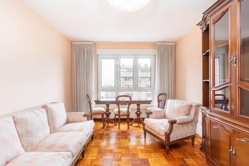 Foto 0d89cc24-01ff-46b1-aa1c-367287edb907. Piso en calle de vázquez de mella 48 piso céntrico con garaje y mucha luz, 3 habitaciones. listo para entrar a vivir! en Oviedo