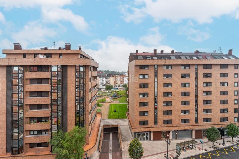 Foto 49142313-e082-4eb1-8451-2973c6a9d4dd. Piso en calle de vázquez de mella 48 piso céntrico con garaje y mucha luz, 3 habitaciones. listo para entrar a vivir! en Oviedo