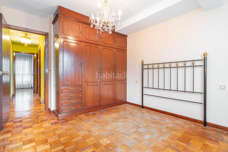 Foto 84d18a2b-35a5-4dfd-8450-99d848a956ac. Piso en calle de vázquez de mella 48 piso céntrico con garaje y mucha luz, 3 habitaciones. listo para entrar a vivir! en Oviedo