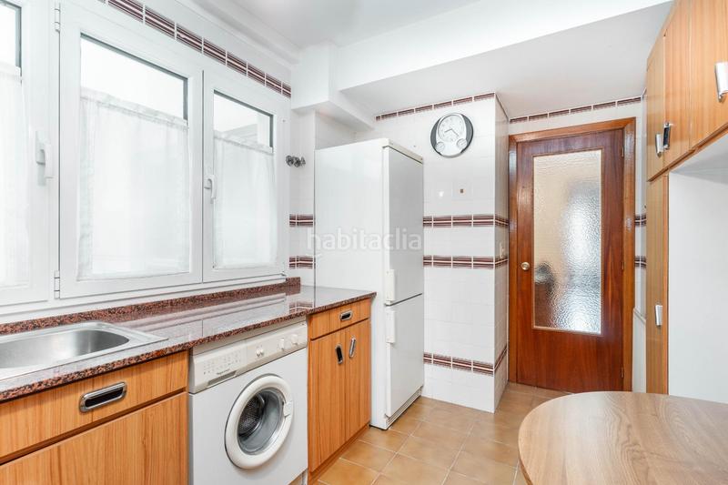 Foto af3a2335-7a0a-407d-8d4f-d4d6a7343813. Piso en calle de vázquez de mella 48 piso céntrico con garaje y mucha luz, 3 habitaciones. listo para entrar a vivir! en Oviedo