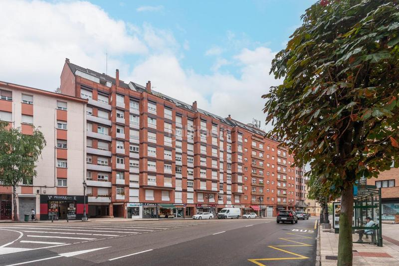 Foto afb96e4d-98f7-4e1b-9e46-d3df75d77445. Piso en calle de vázquez de mella 48 piso céntrico con garaje y mucha luz, 3 habitaciones. listo para entrar a vivir! en Oviedo