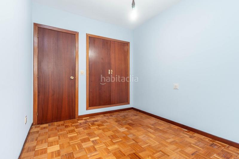 Foto b6187f4b-7f76-46ba-9aaa-ae884004ecd5. Piso en calle de vázquez de mella 48 piso céntrico con garaje y mucha luz, 3 habitaciones. listo para entrar a vivir! en Oviedo