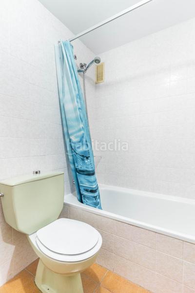 Foto c8a1f01b-830f-4391-9f05-7e1d2ff85e8b. Piso en calle de vázquez de mella 48 piso céntrico con garaje y mucha luz, 3 habitaciones. listo para entrar a vivir! en Oviedo