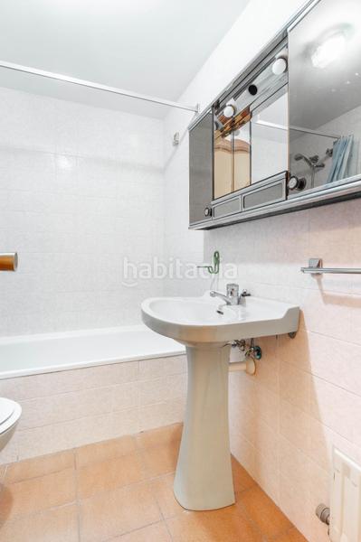 Foto db6e5ca7-049b-4e7f-958b-cdb79baf7a89. Piso en calle de vázquez de mella 48 piso céntrico con garaje y mucha luz, 3 habitaciones. listo para entrar a vivir! en Oviedo