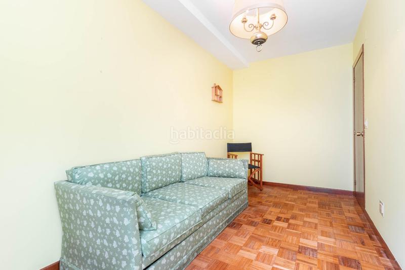 Foto db848e92-8a09-4107-a162-8a0fc9de0385. Piso en calle de vázquez de mella 48 piso céntrico con garaje y mucha luz, 3 habitaciones. listo para entrar a vivir! en Oviedo