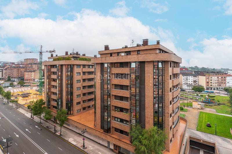 Foto ff8a9864-9238-4ec6-8b31-6cbdacb80649. Piso en calle de vázquez de mella 48 piso céntrico con garaje y mucha luz, 3 habitaciones. listo para entrar a vivir! en Oviedo