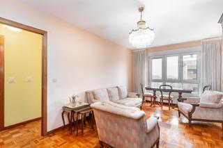 Piso en Calle de vázquez de mella 48. Piso céntrico en oviedo con garaje y mucha luz, 3 habitaciones.