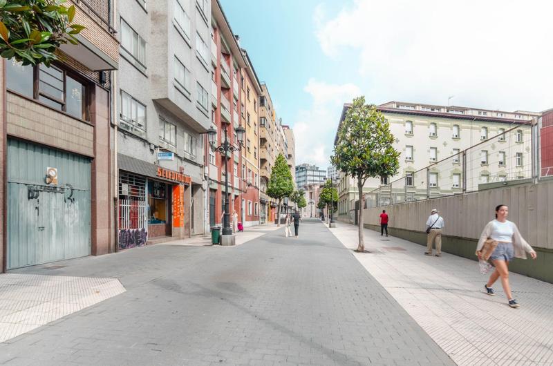 Foto 01a18e37-3f17-44ab-bf57-7ac8590365a7. Locale commerciale in calle de muñoz degrain 3 in Oviedo