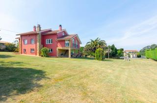 Maison  Granda-podes 36. Casa con finca y vistas protegidas al mar en san martín de podes