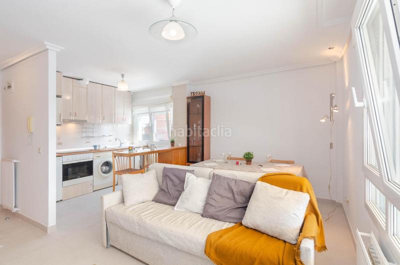 Foto f070632c-ba65-42a9-a2fb-a403ad014b4d. Àtic a juan ochoa 17 a Centro Avilés