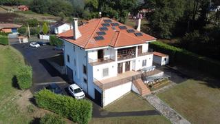Maison à Lugar arroxos 37. Casona asturiana con jardín, piscina y hórreo cerca de oviedo.