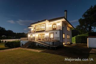 Casa a Lugar arroxos 37. Casona asturiana con jardín, piscina y hórreo cerca de oviedo.